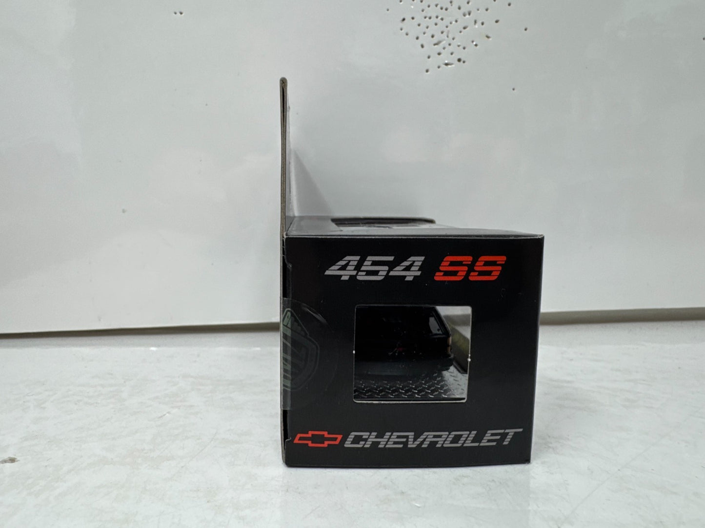 M2 Machines 1992 Chevrolet C1500 SS 454 Pickup 1:64 Diecast