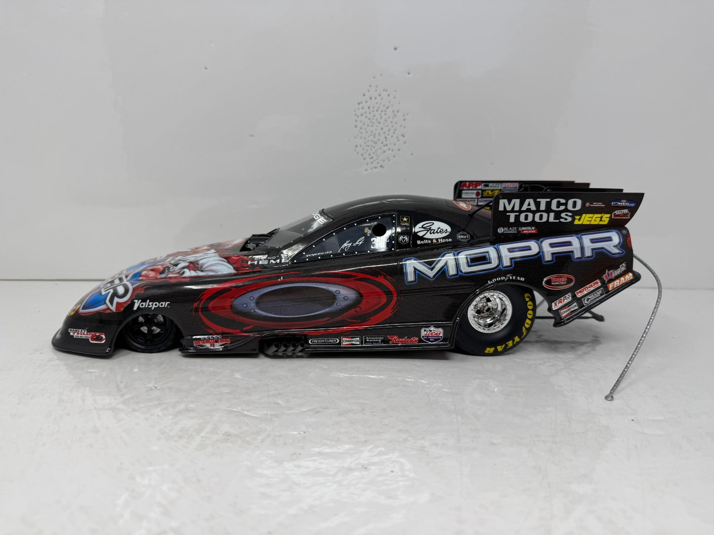 Milestone Gary Scelzi NHRA Mopar Oakley Carbon Dodge Stratus Funny Car 116 Scale