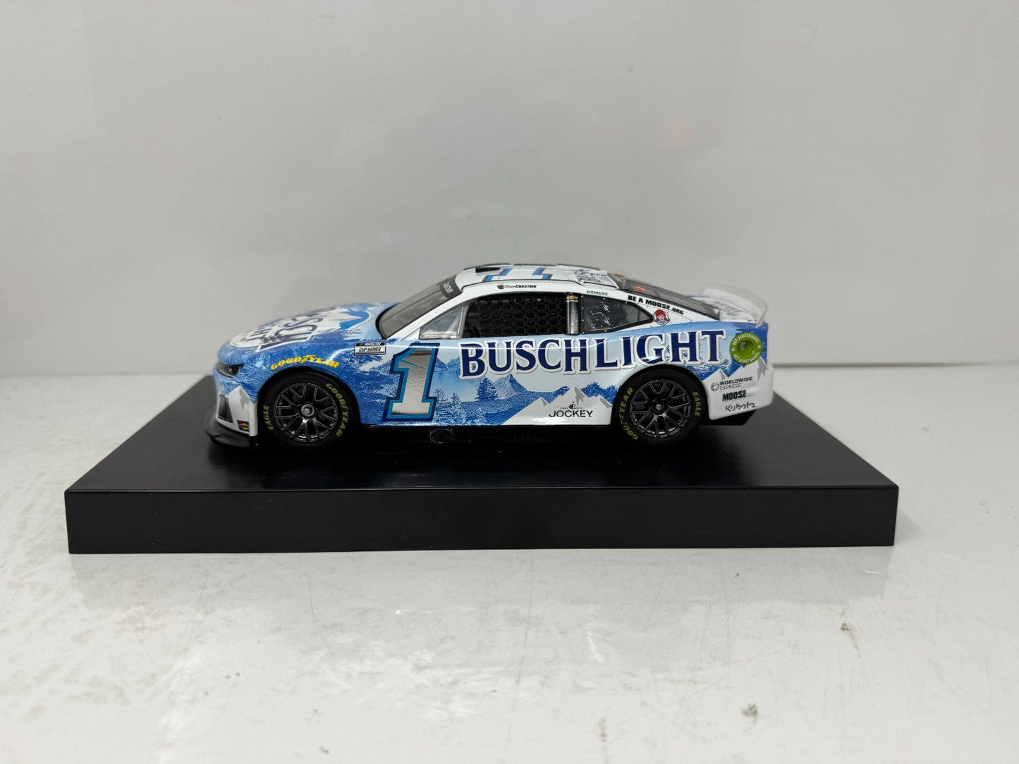 Lionel Racing Nascar #1 Ross Chastain Busch Light 2024 Chevy Camaro ZL1 1:24 Diecast