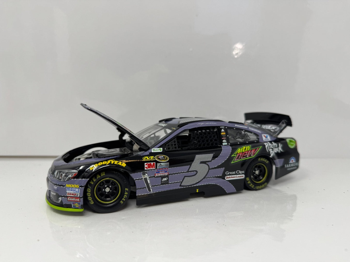 Lionel NASCAR Kasey Kahne #5 Mountain Dew Pitch Black 2016 SS 1:24 Diecast
