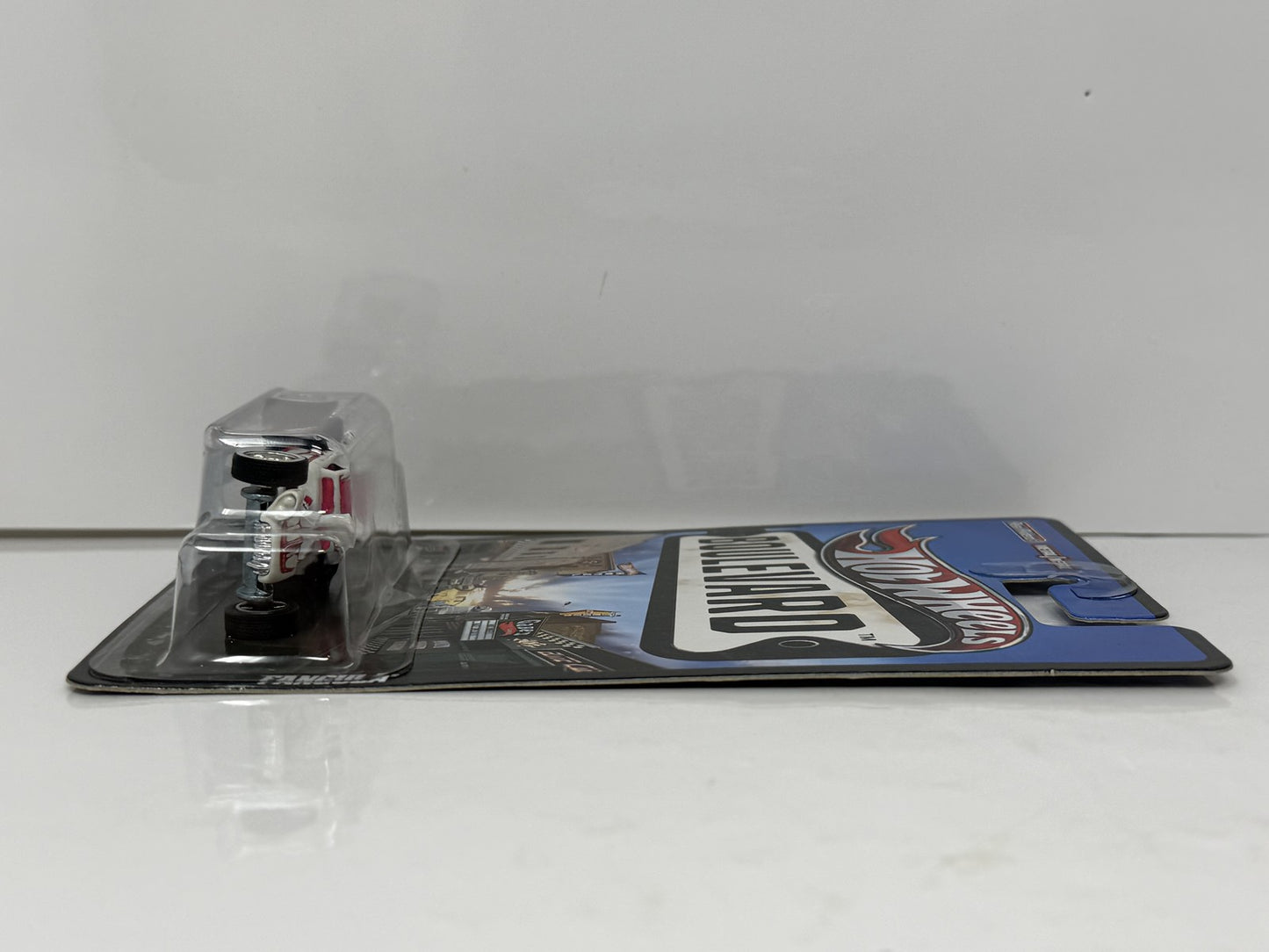 Hot Wheels Boulevard Fangula 1:64 Diecast Real Riders
