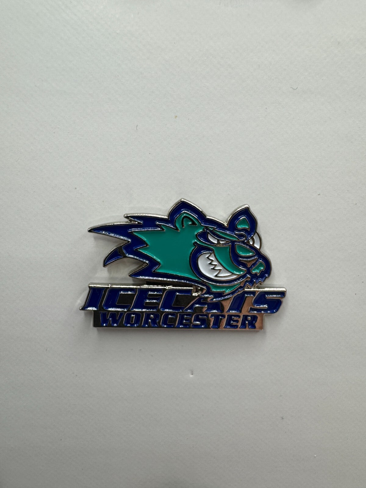 Worcester IceCats AHL Hockey Team Logo Lapel Pin UDT1