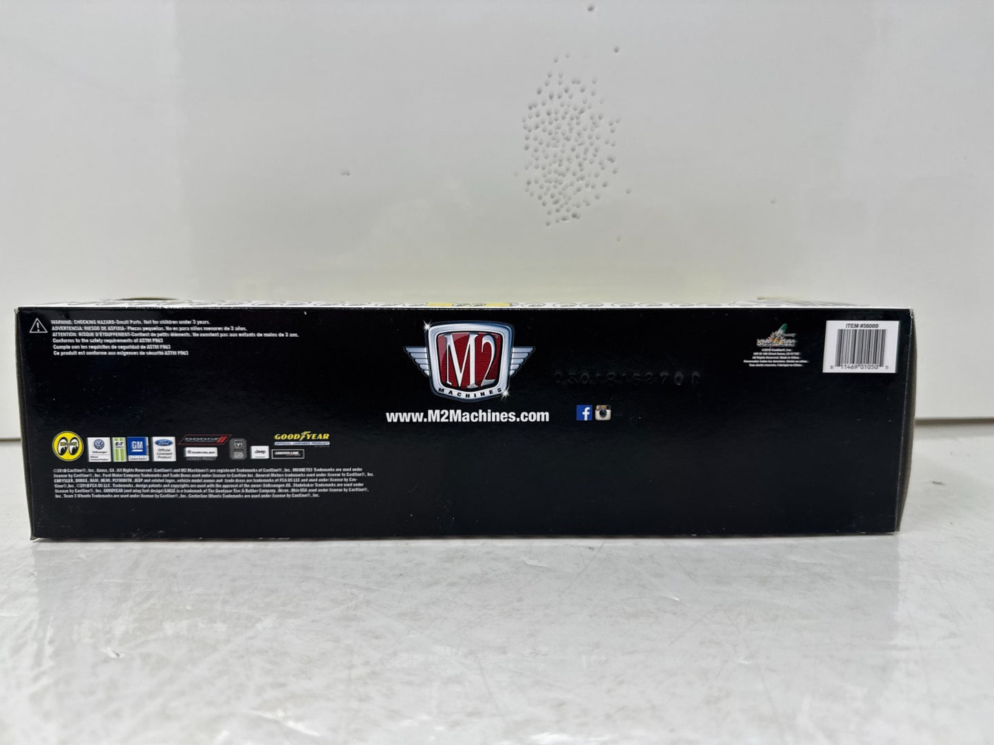 M2 Machines Dodge L600 & 1969 Dodge Charger Daytona Mooneyes CHASE 1:64 Diecast