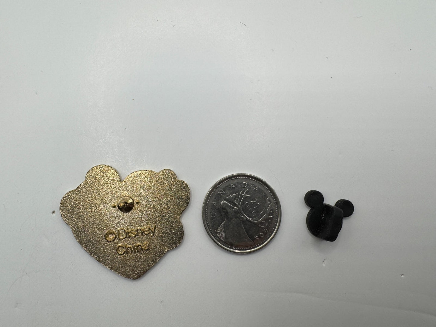 Disney Jerry Leigh Mickey and Minnie Kissing In Heart Trading Pin DC1S7