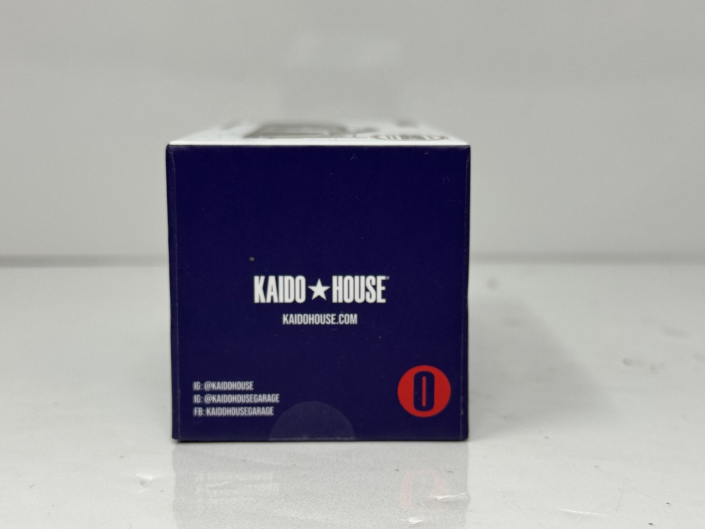 Kaido House Mini GT Nissan Skyline GT-R (R34) Kaido Works Shinjuku 1:64 Diecast