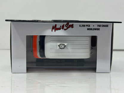 M2 Machines Maui & Sons 1971 Chevrolet Van G10 1:64 Diecast