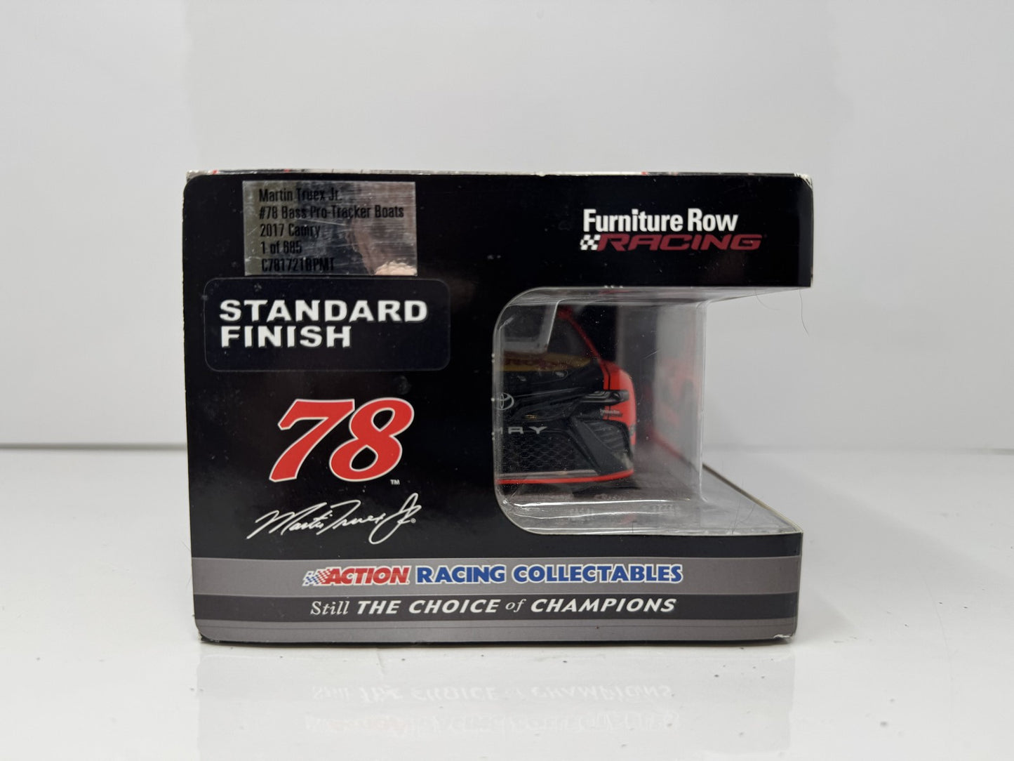 Lionel NASCAR Martin Truex Jr. #78 Bass Pro Boats 2017 Toyota Camry 1:24 Diecast