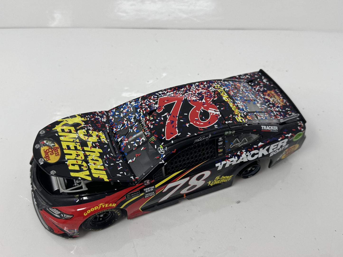 Lionel NASCAR Martin Truex Jr. #78 5-Hour Energy Sonoma Raced Win 1:24 Diecast