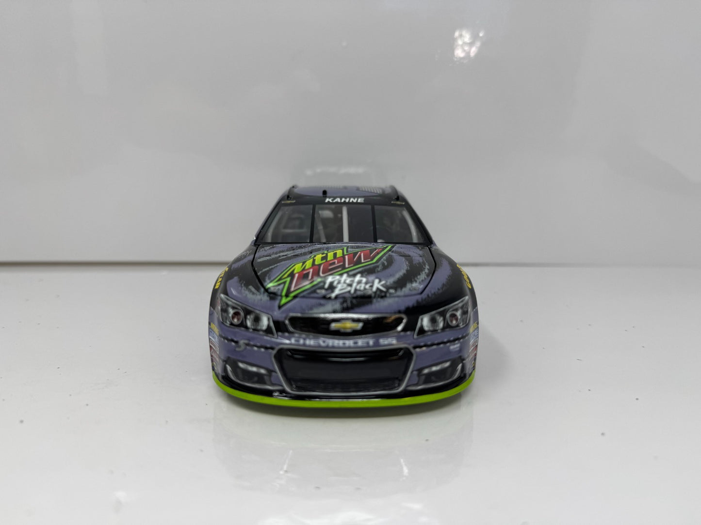 Lionel NASCAR Kasey Kahne #5 Mountain Dew Pitch Black 2016 SS 1:24 Diecast