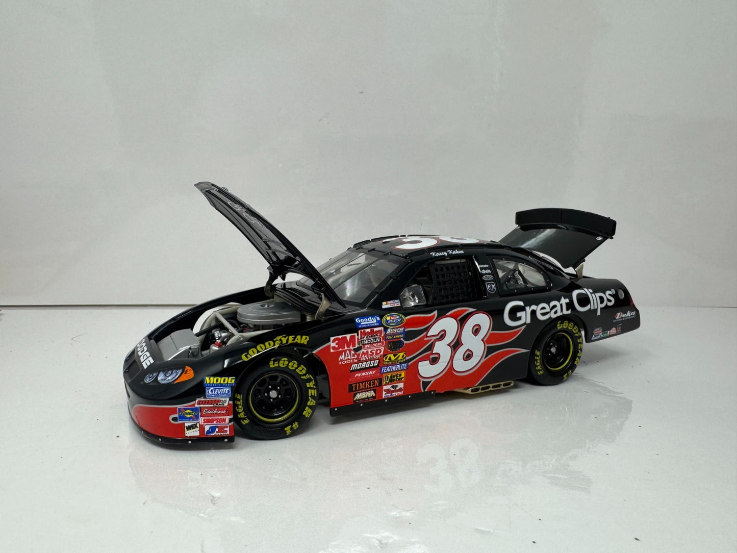 Action NASCAR Kasey Kahne #38 Great Clips 2004 Dodge Intrepid 1:24 Diecast