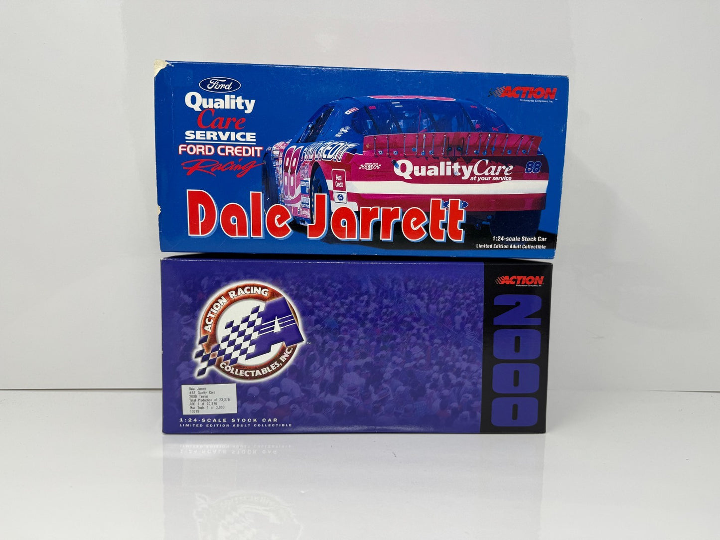 Action NASCAR Dale Jarrett #88 Quality Care 2000 Ford Taurus 1:24 Diecast