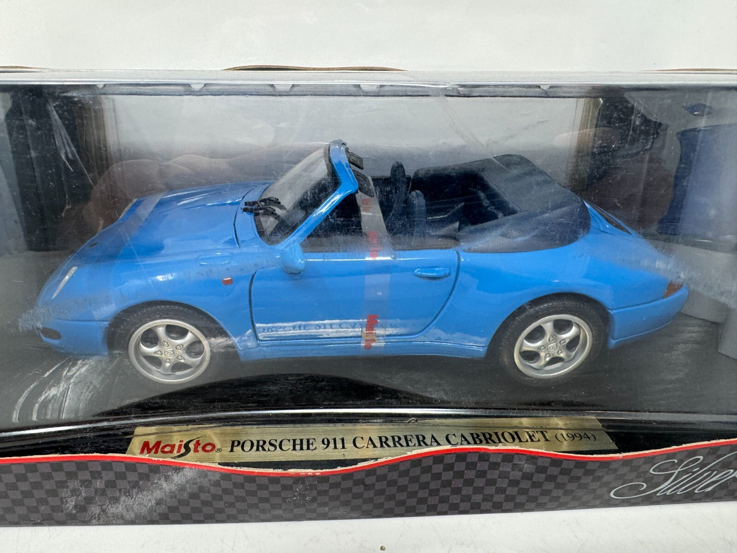 Maisto 1994 Porsche 911 Carrera Cabriolet Silver Edition 1:18 Diecast