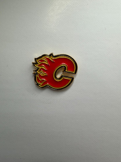 Calgary Flames NHL Hockey Team Lapel Pin UDT1