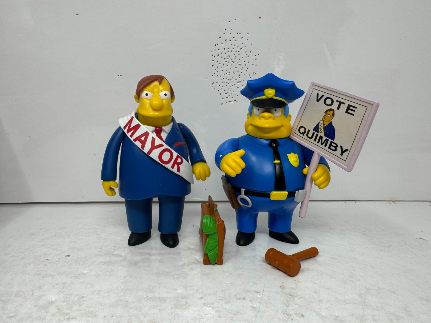 Simpsons World of Springfield Town Hall Announcement Playmates Playset Diorama