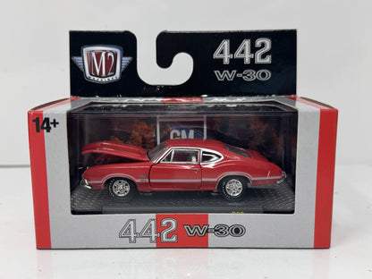 M2 Machines 442 W-30 1970 Oldsmobile Cutlass 442 W-30 1:64 Diecast
