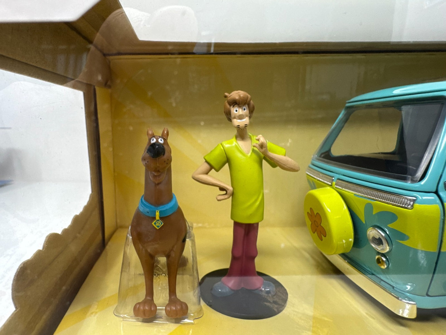 Jada Scooby-Doo Mystery Machine with Shaggy & Scooby-Doo Figures 1:24 Diecast