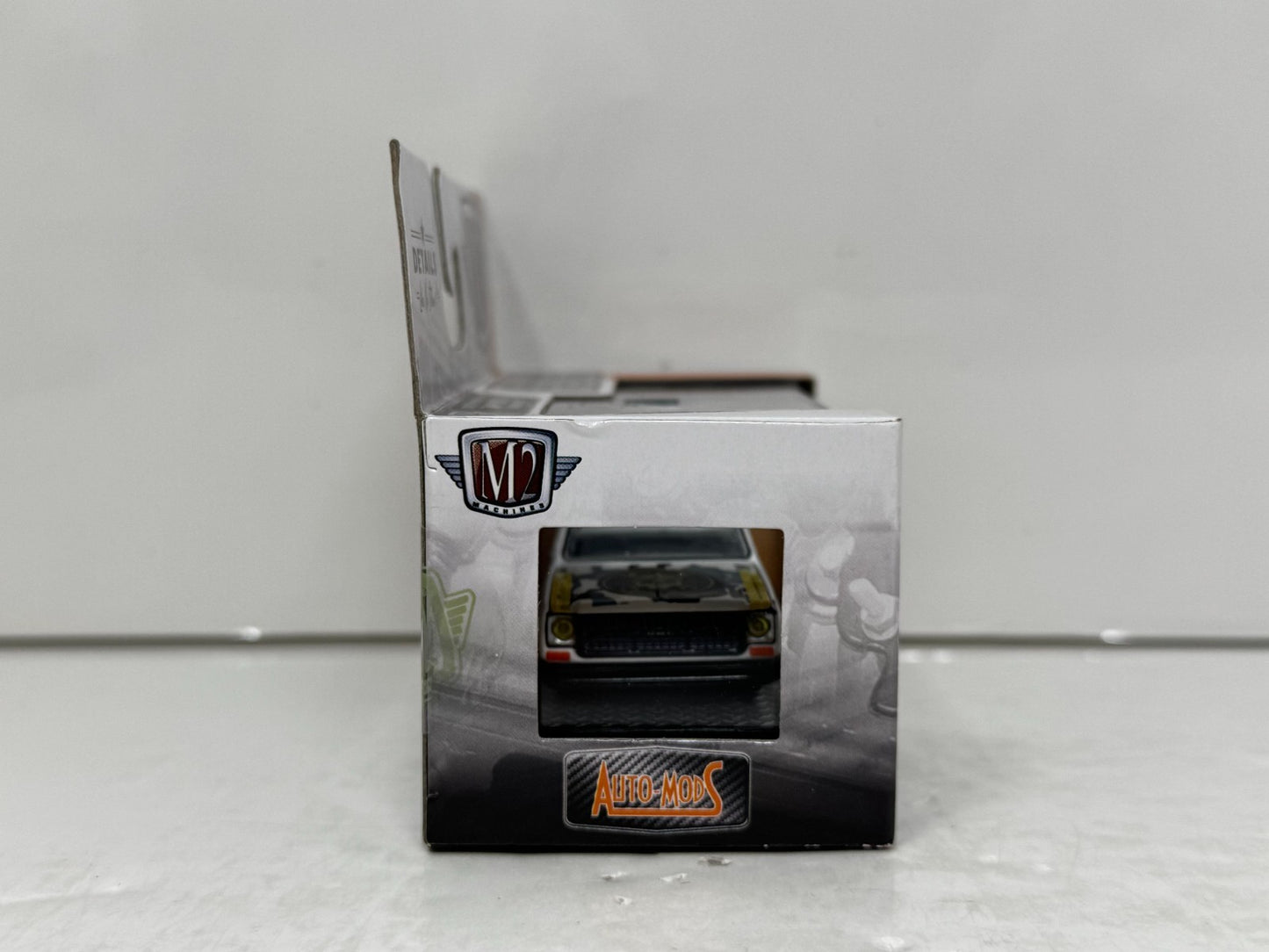 M2 Machines Auto-Mods 1976 GMC Sierra Grande 15 1:64 Diecast
