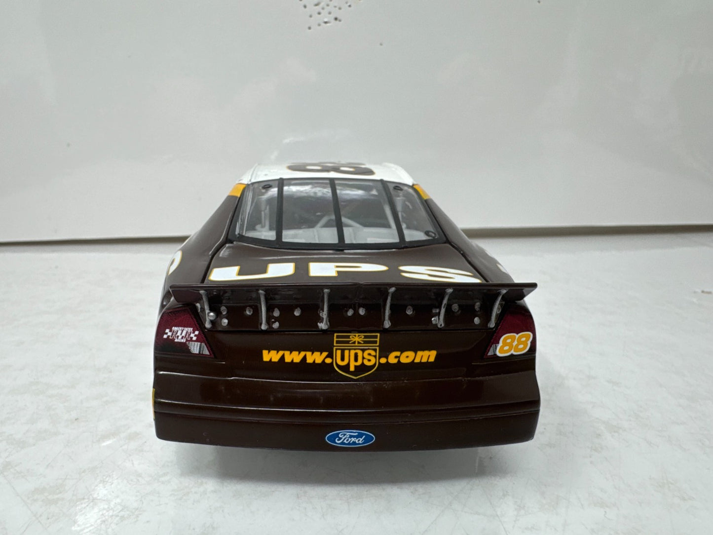 Action Nascar #88 Dale Jarrett UPS 2002 Ford Taurus 1:24 Diecast
