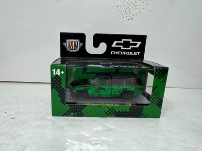 M2 Machines 1992 Chevrolet C1500 SS 454 1:64 Diecast