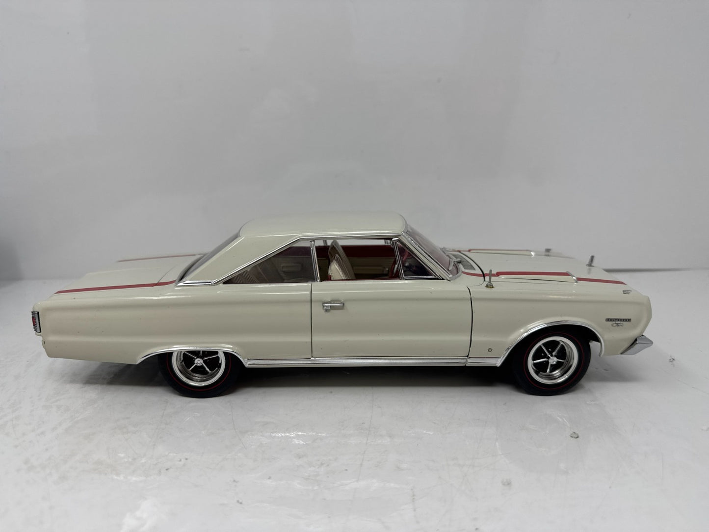Highway 61 1967 Plymouth GTX 1:18 Diecast