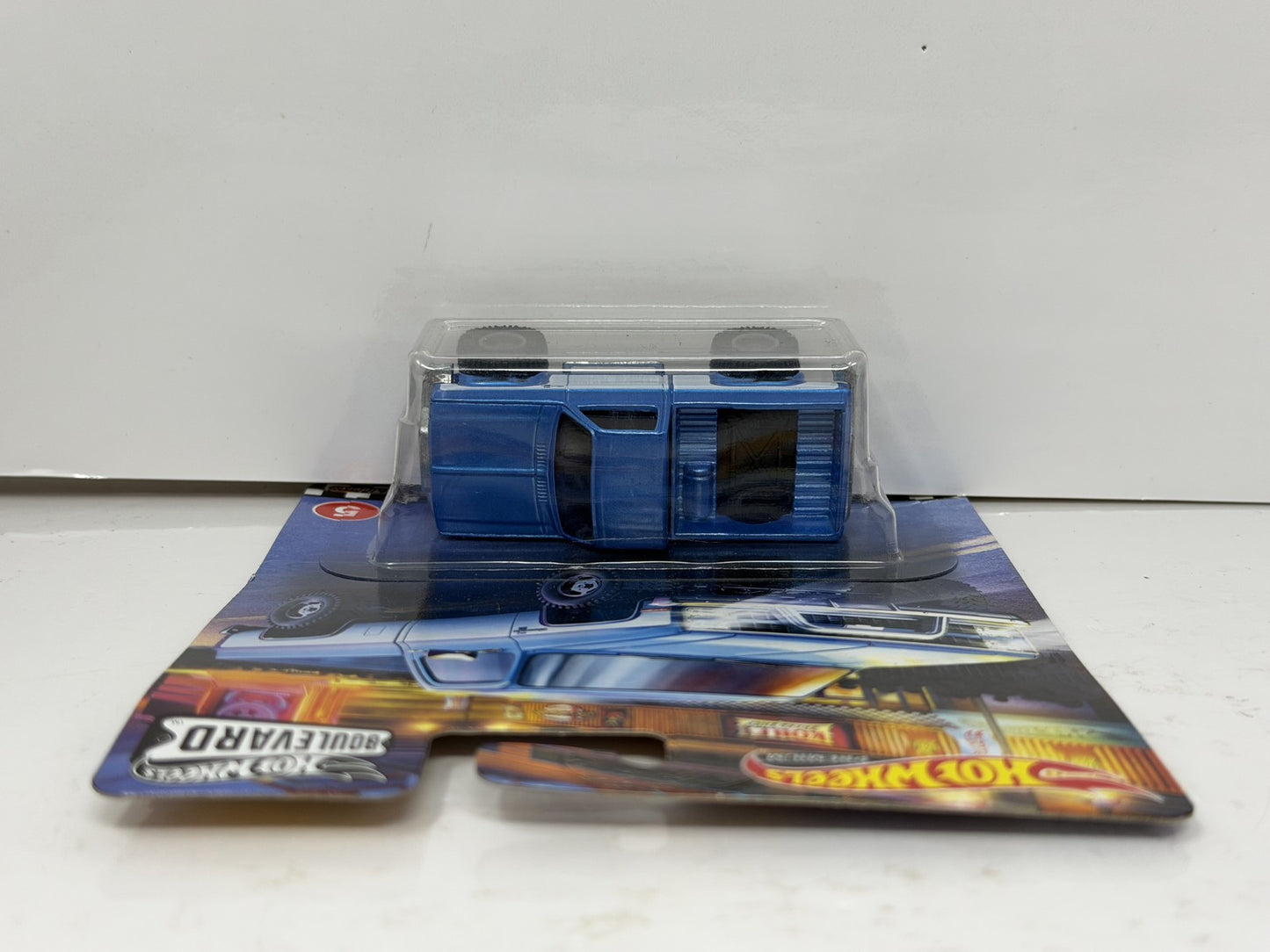 Hot Wheels Premium Boulevard #5 1983 Chevrolet Silverado 4x4 1:64 Diecast