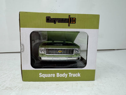 M2 Machines 1973 Chevrolet Cheyenne 10 Square Body Truck 1:24 Diecast