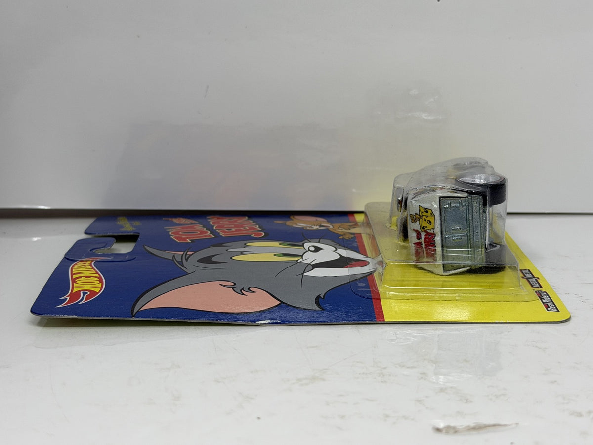 Hot Wheels Tom and Jerry Cool-One 1:64 Real Riders