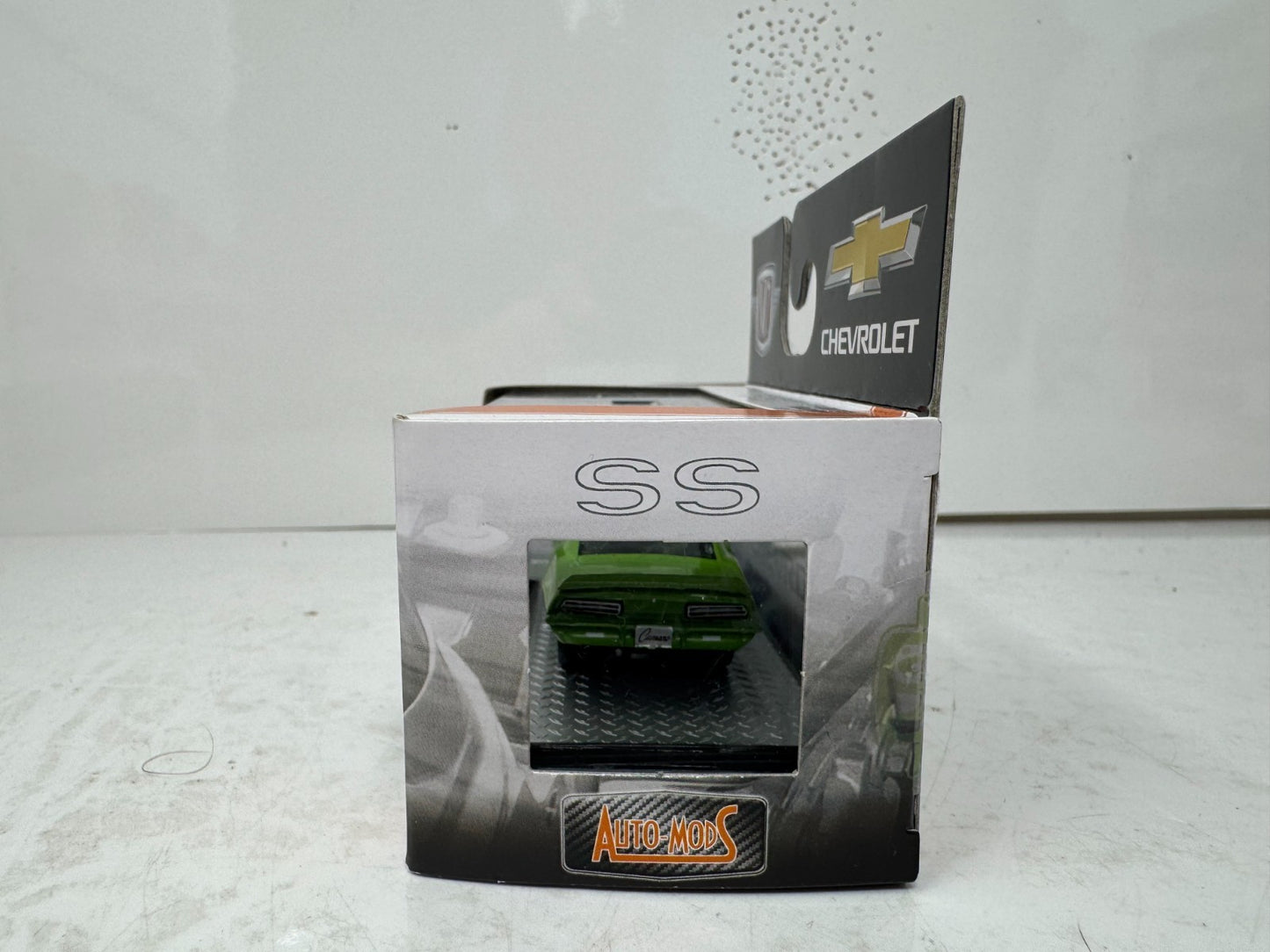 M2 Machines Auto Mods 1969 Chevrolet Camaro SS/RS 396 1:64 Diecast