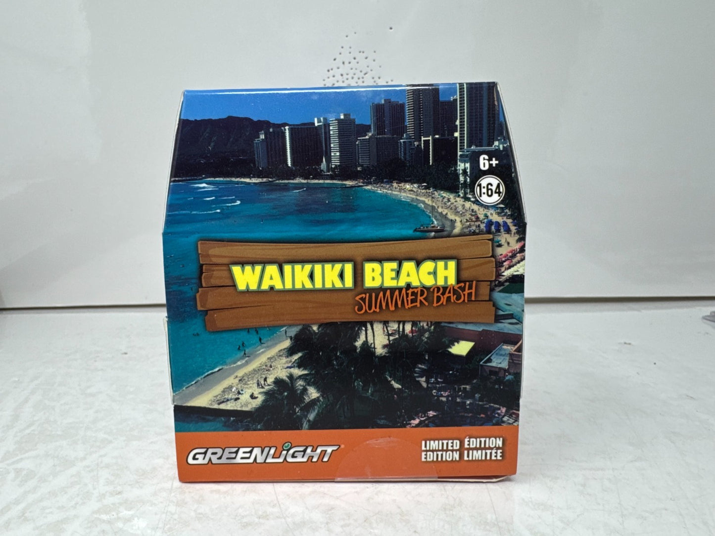 Greenlight Diorama Waikiki Beach Summer Bash Set RAW CHASE 1:64 Diecast