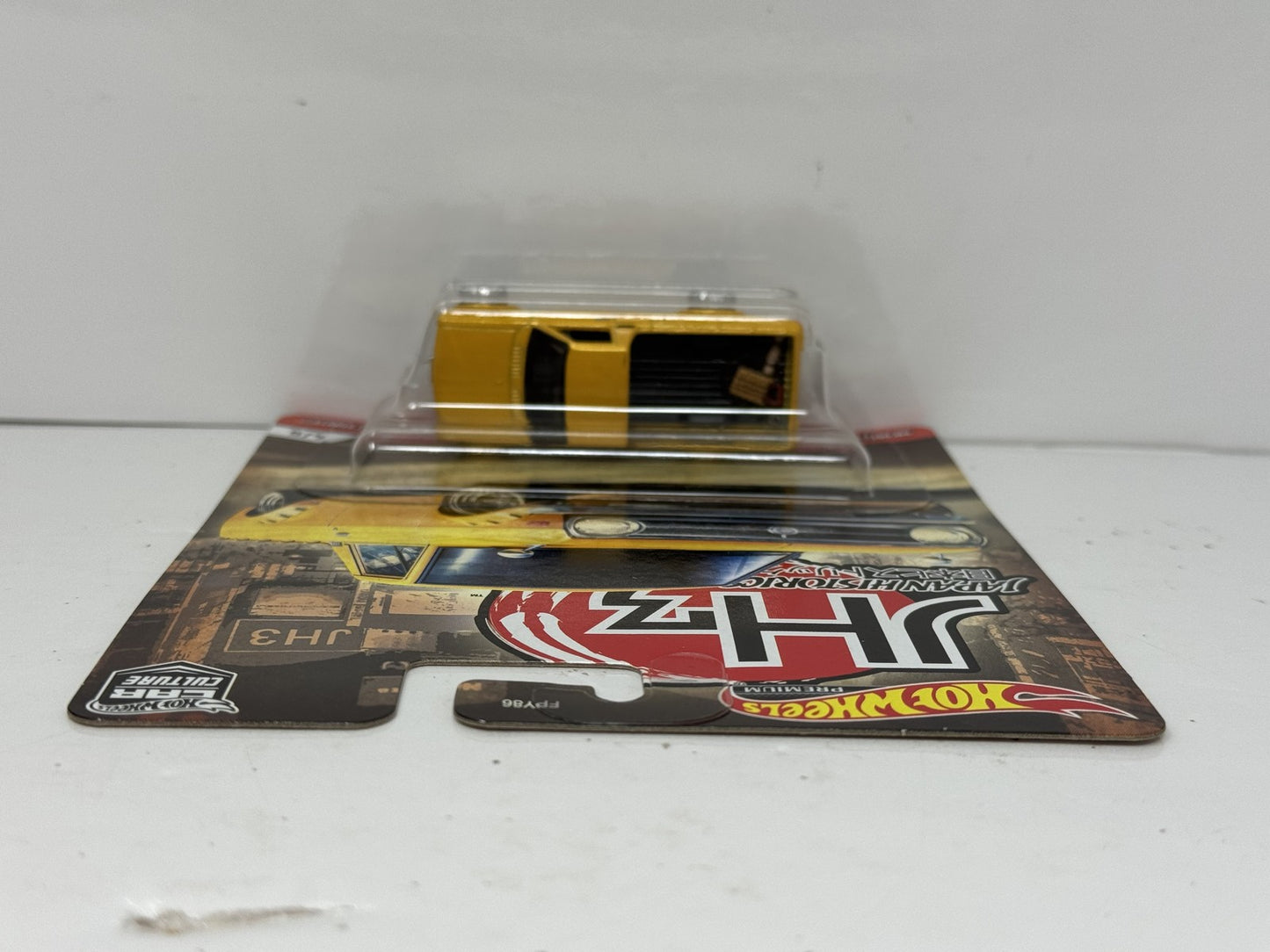 Hot Wheels Premium Japan Historics 3 1975 Datsun Sunny Truck (B120) 1:64 Diecast