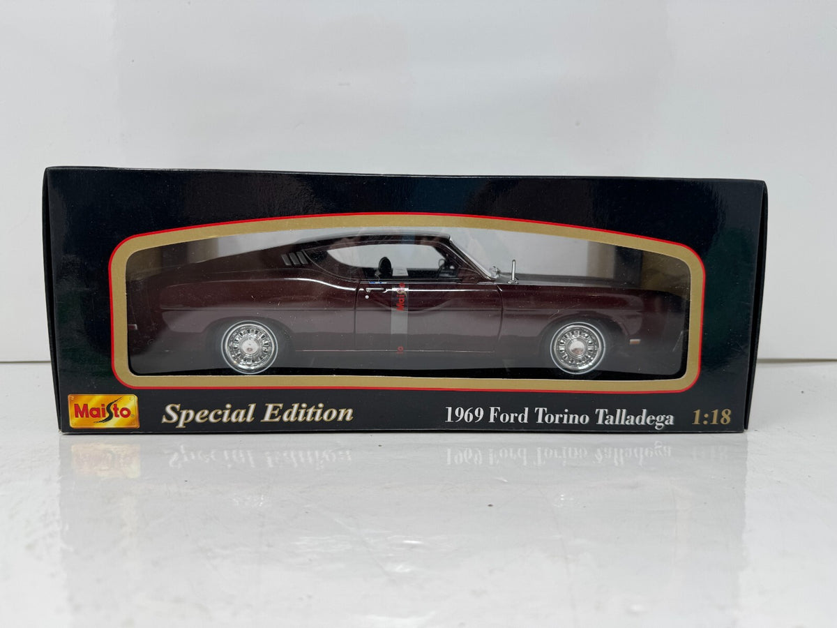 Maisto 1969 Ford Torino Talladega Special Edition 1:18 Diecast