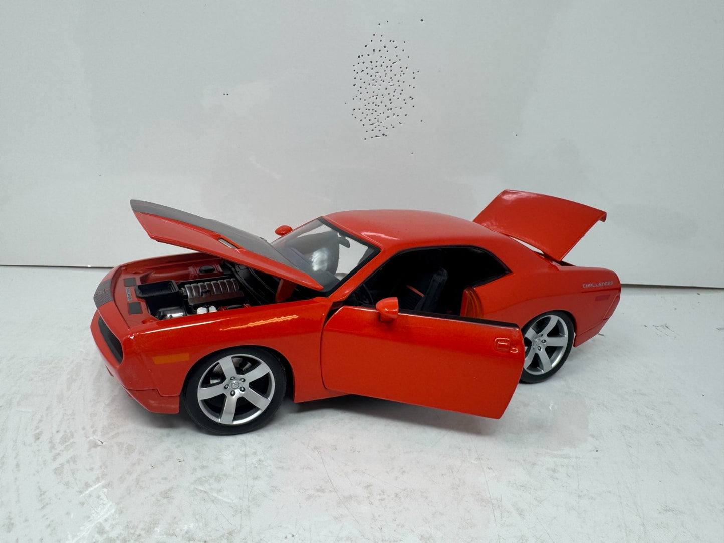 Maisto 2006 Dodge Challenger Concept 1:18 Diecast Special Edition