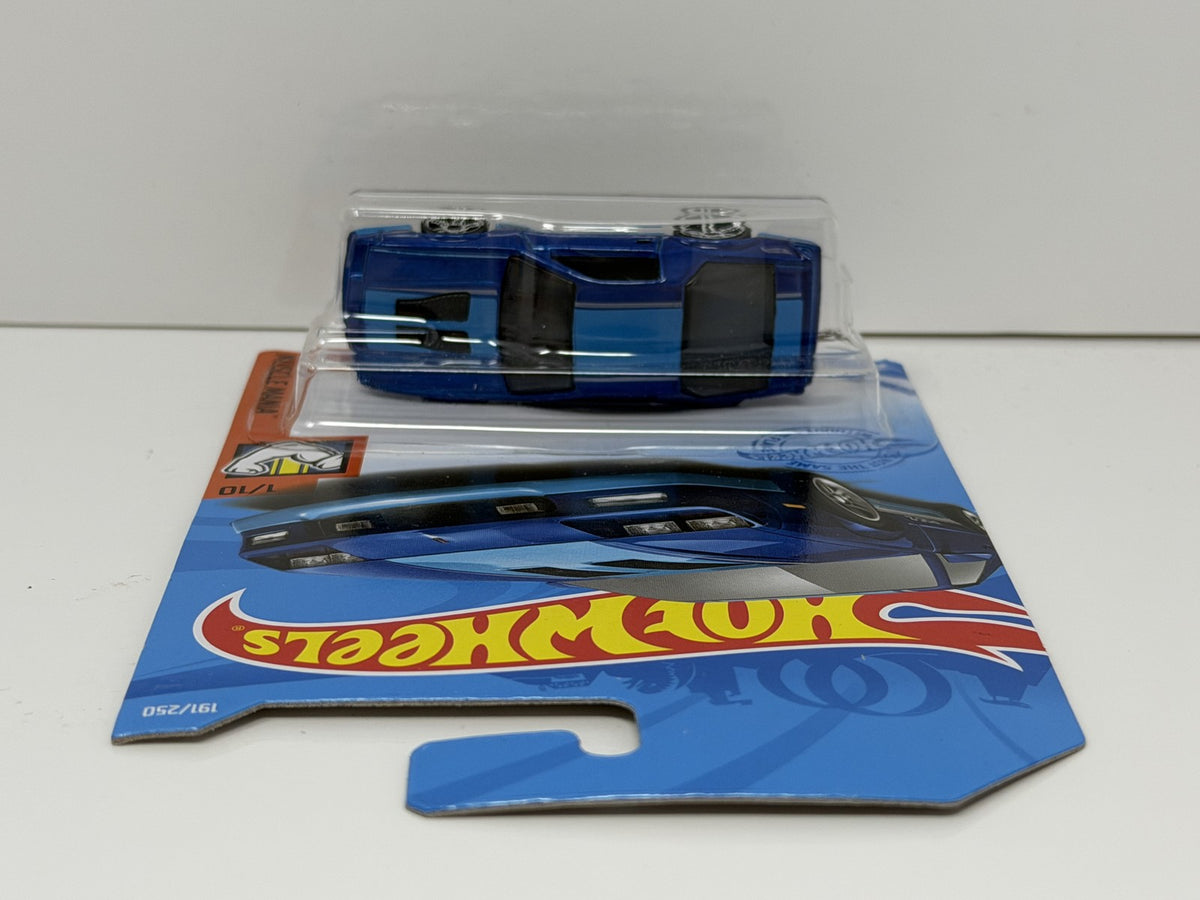 Hot Wheels Muscle Mania 1985 Chevrolet Camaro IROC-Z 1:64 Diecast Blue