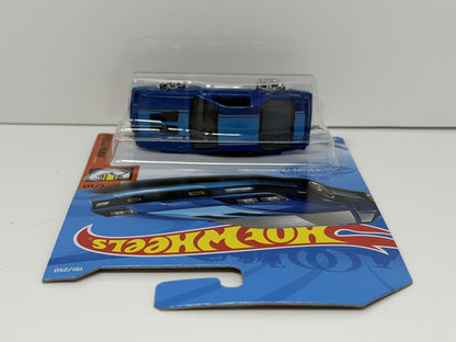 Hot Wheels Muscle Mania 1985 Chevrolet Camaro IROC-Z 1:64 Diecast Blue