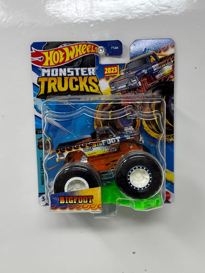 Hot Wheels Monster Trucks Bigfoot Mash & Crash 1:64 Diecast