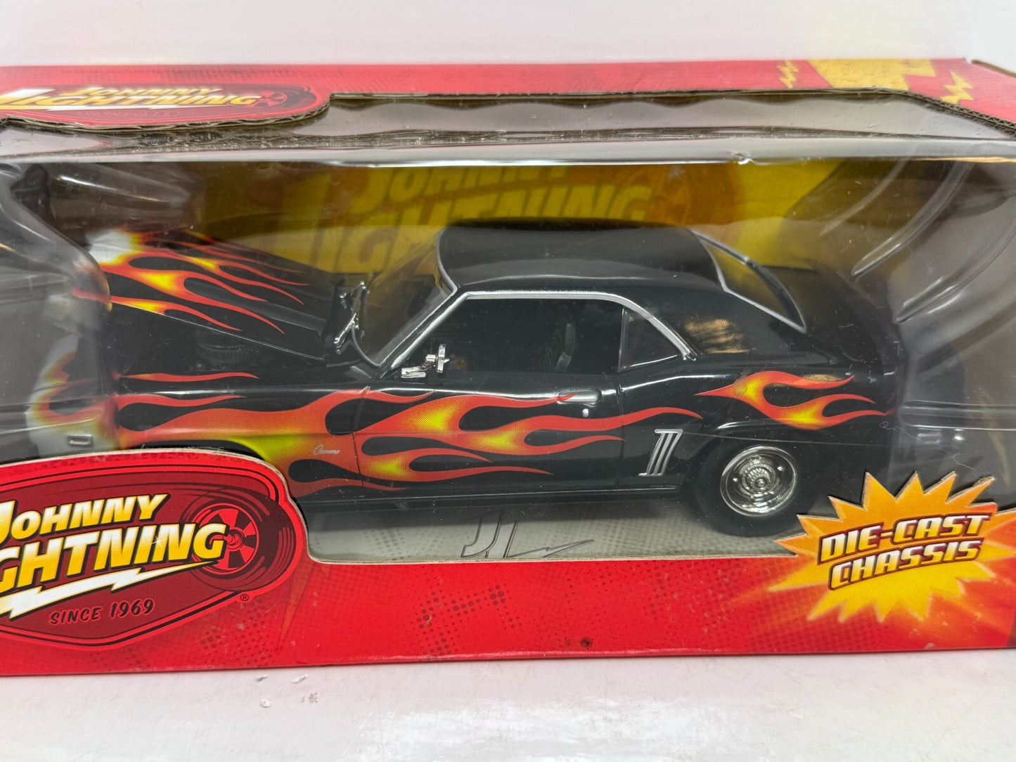 Johnny Lightning 1969 Chevy Camaro Z28 Musclecars Limited Edition 1:24 Diecast