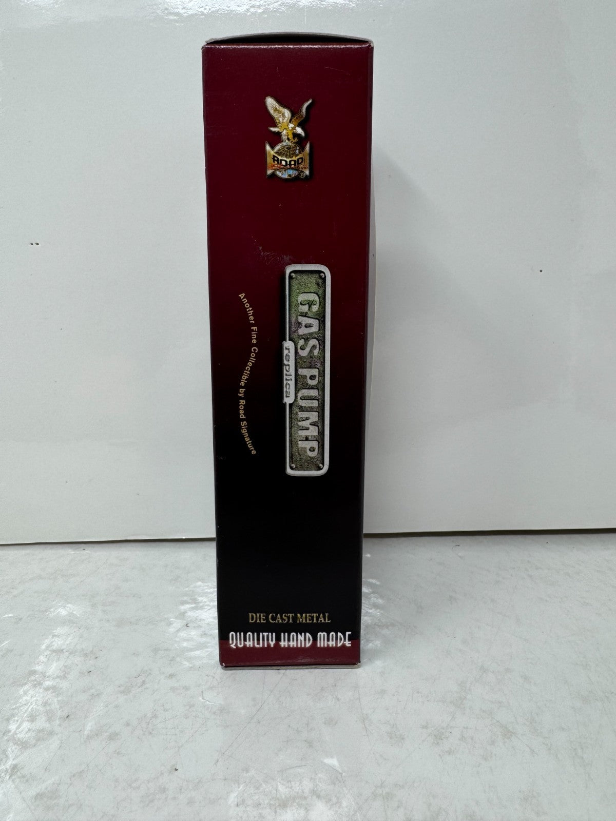 Yat Ming Road Signature Eagle Gas Pump 1:18 Diecast Vintage Service Station