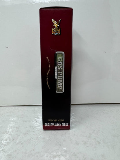 Yat Ming Road Signature Eagle Gas Pump 1:18 Diecast Vintage Service Station