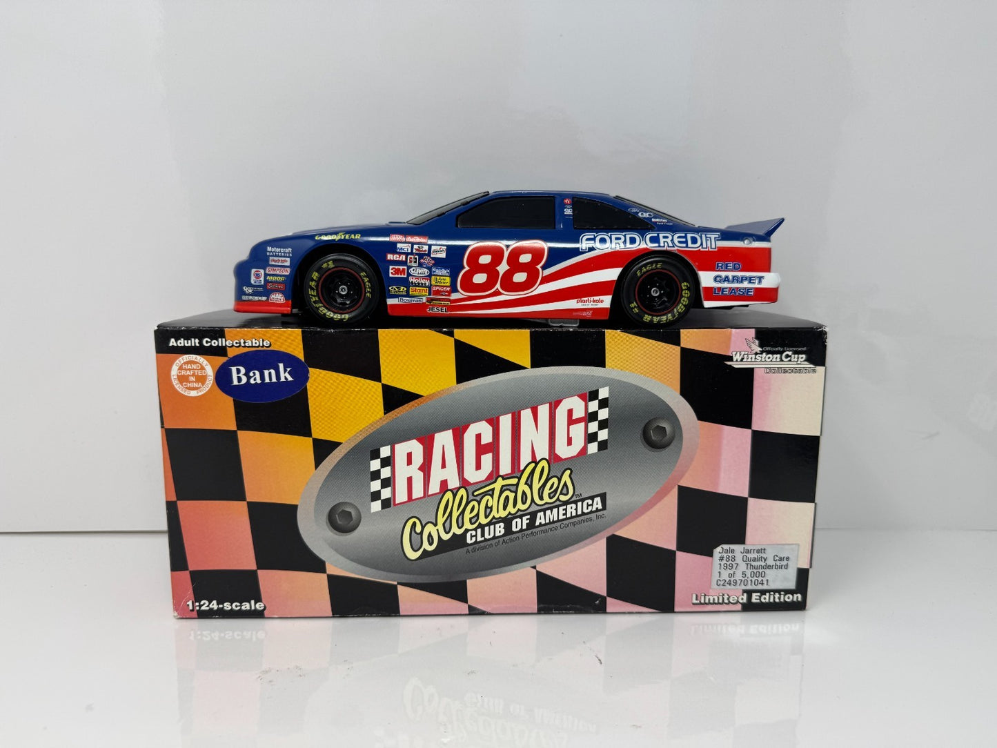Action NASCAR Dale Jarrett #88 Quality Care 1997 Thunderbird BANK 1:24 Diecast