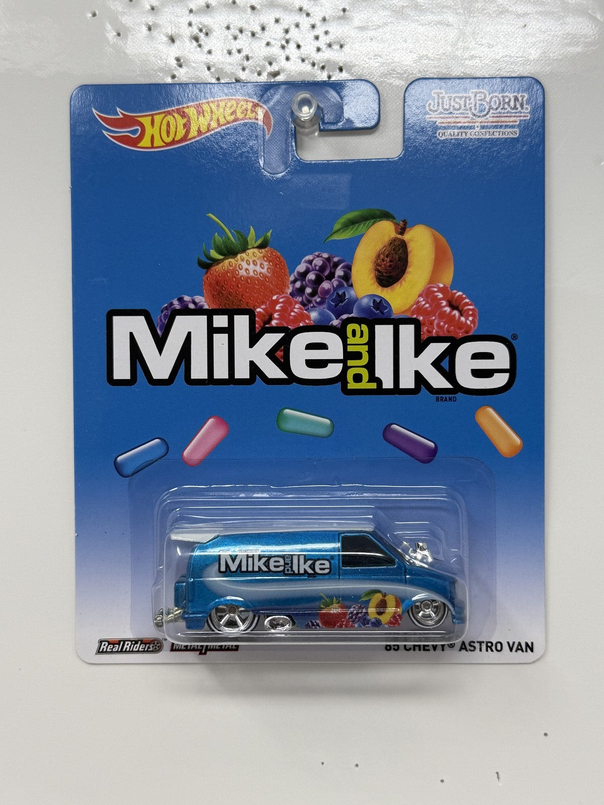 Hot Wheels Mike and Ike 1985 Chevy Astro Van 1:64 Diecast Real Riders