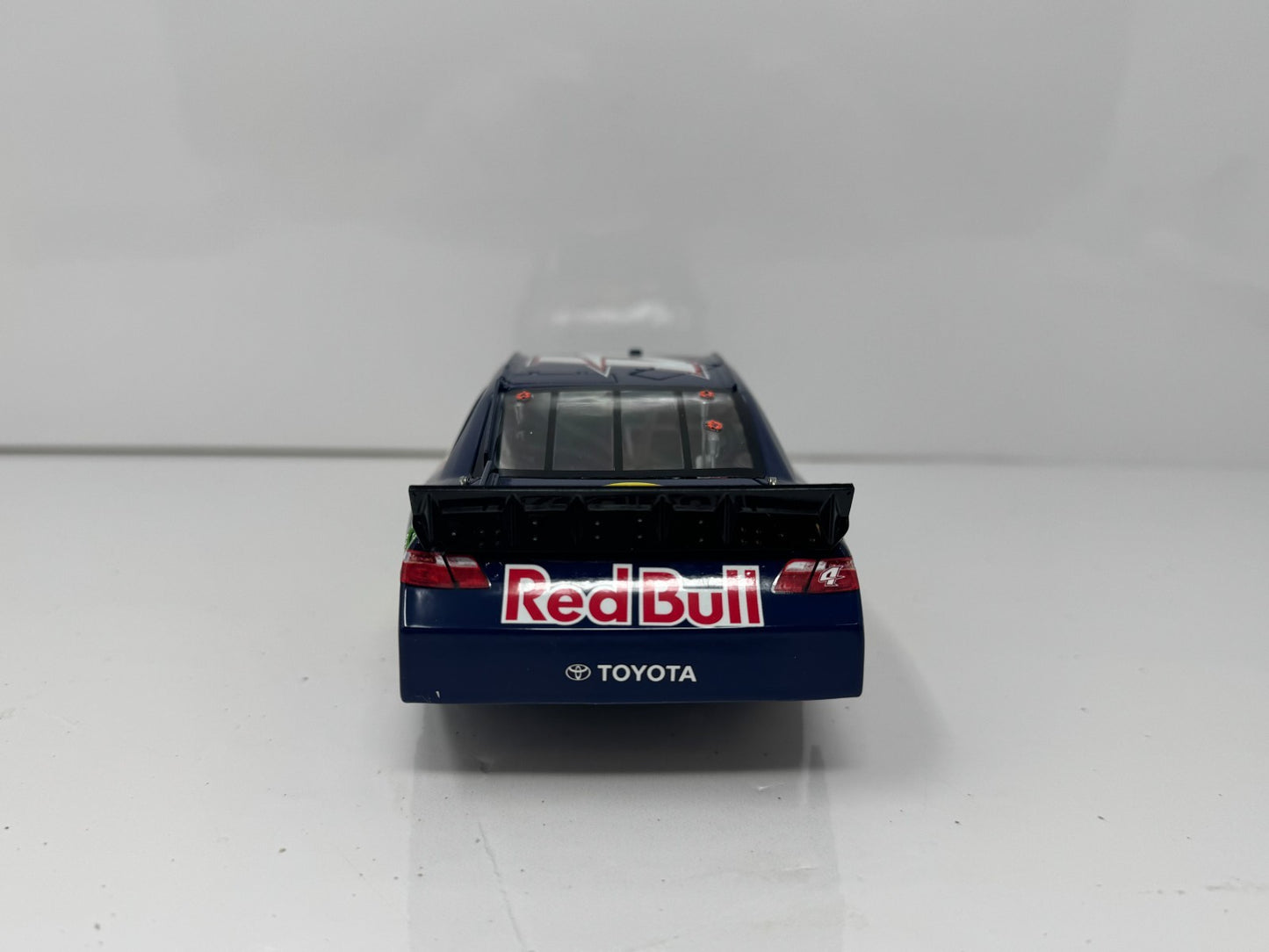 Lionel NASCAR Kasey Kahne #4 Red Bull 2011 Toyota Camry 1:24 Diecast