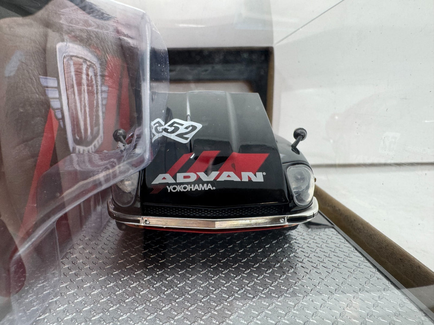 M2 Machines 1970 Nissan Fairlady Yokohama Advan 1:24 Diecast Limited Edition