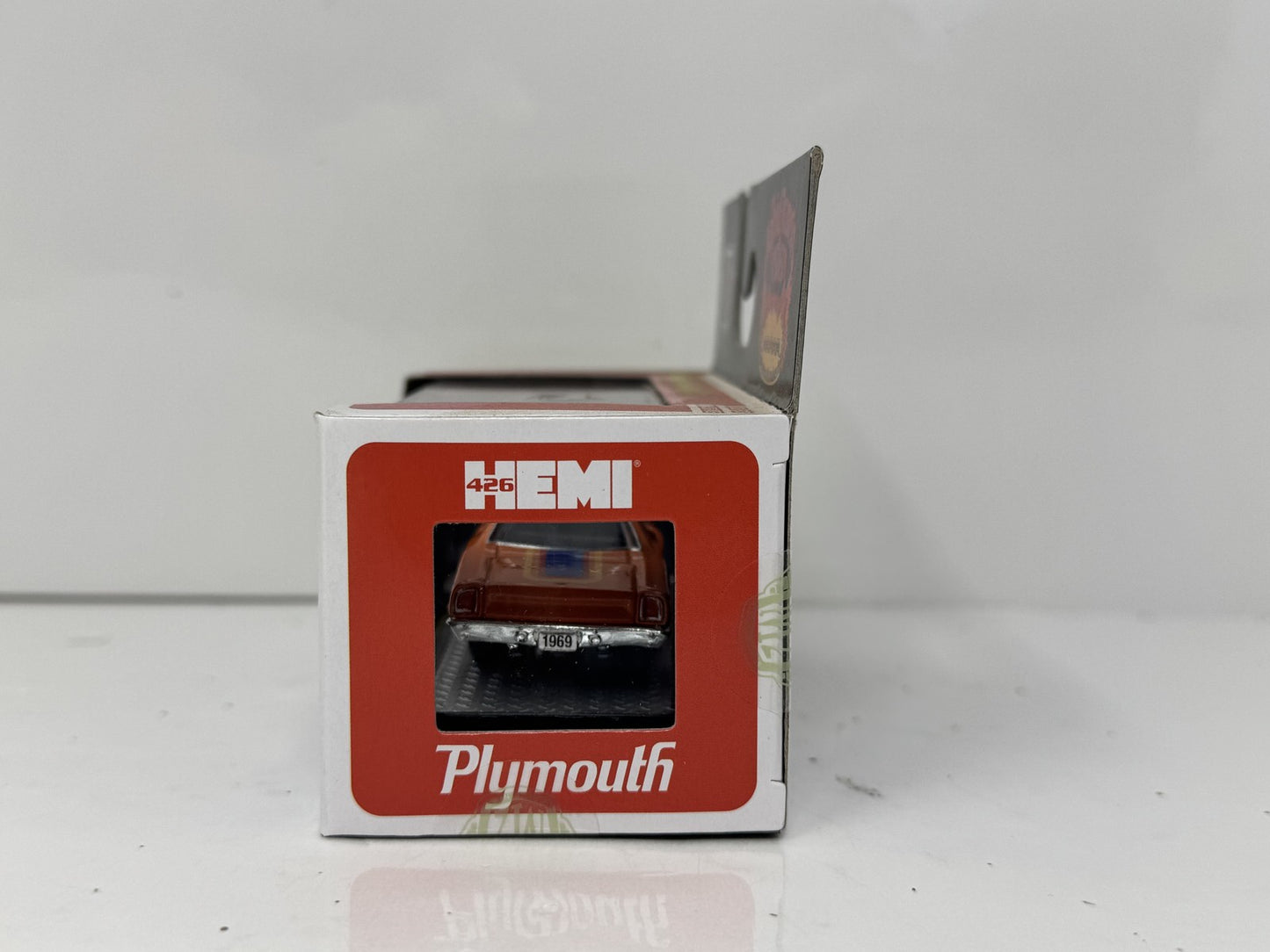 M2 Machines 1969 Plymouth Road Runner HEMI 1:64 Diecast