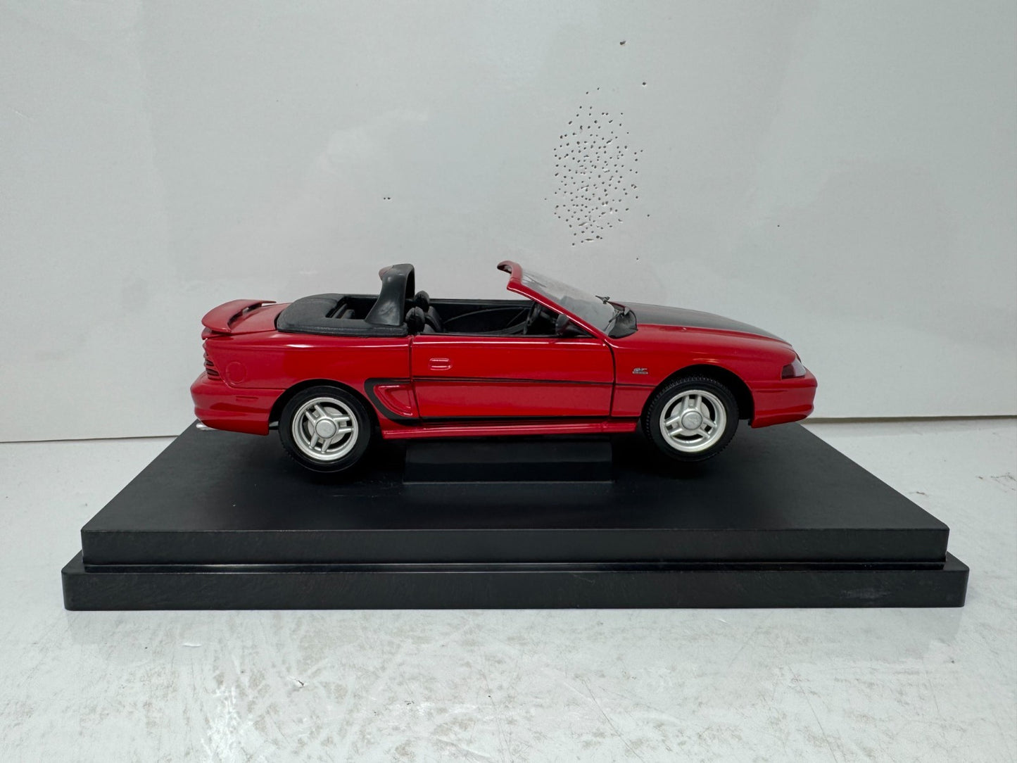 Eagle’s Race 1994 Ford Mustang GT "Graphic" 1:18 Diecast