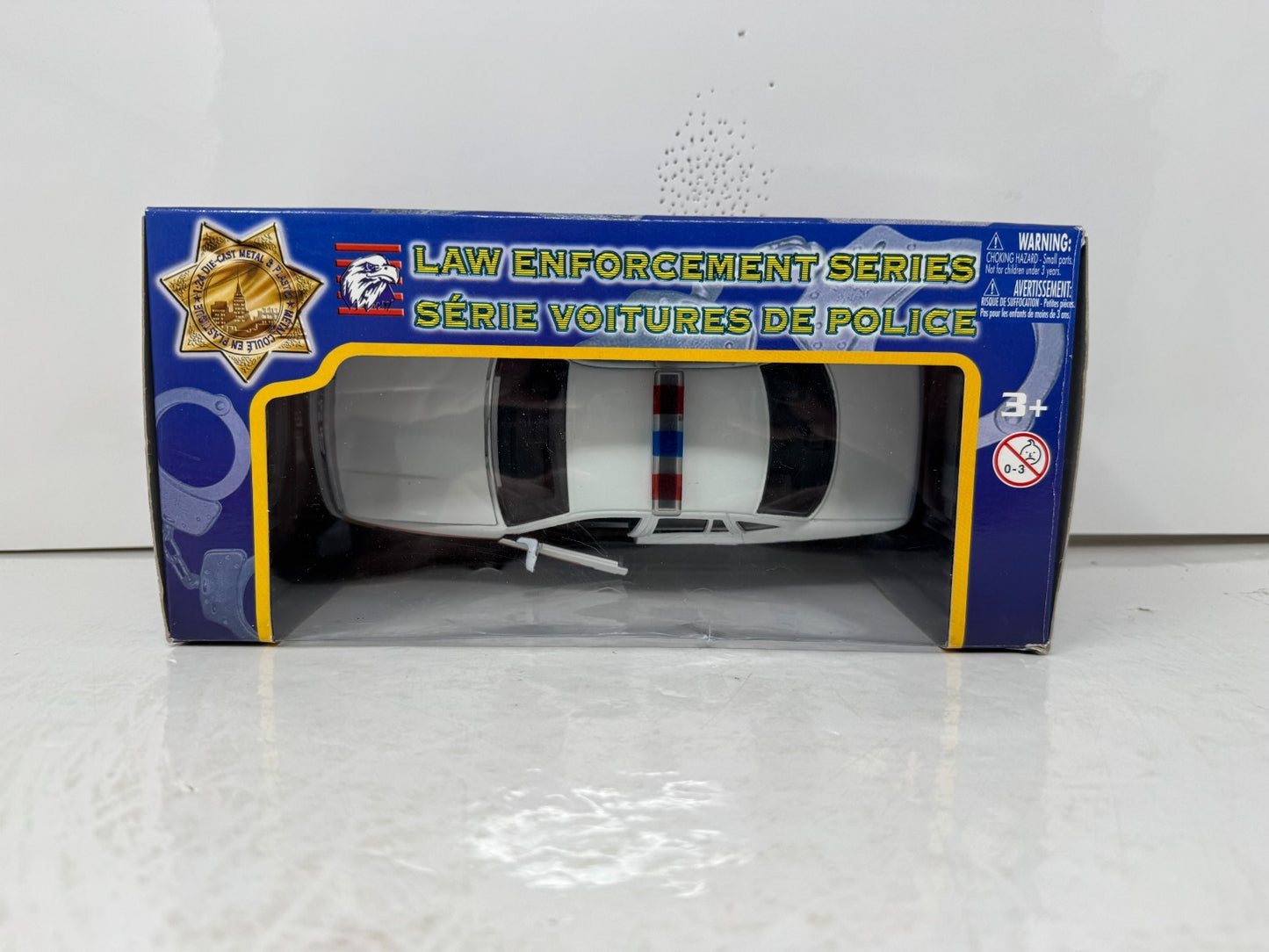 Motormax RCMP Ford Crown Victoria Police Car 1:24 Diecast Law Enforcement