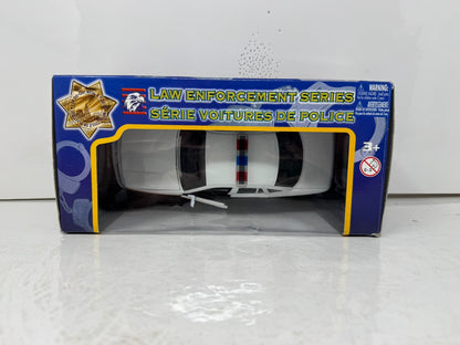Motormax RCMP Ford Crown Victoria Police Car 1:24 Diecast Law Enforcement