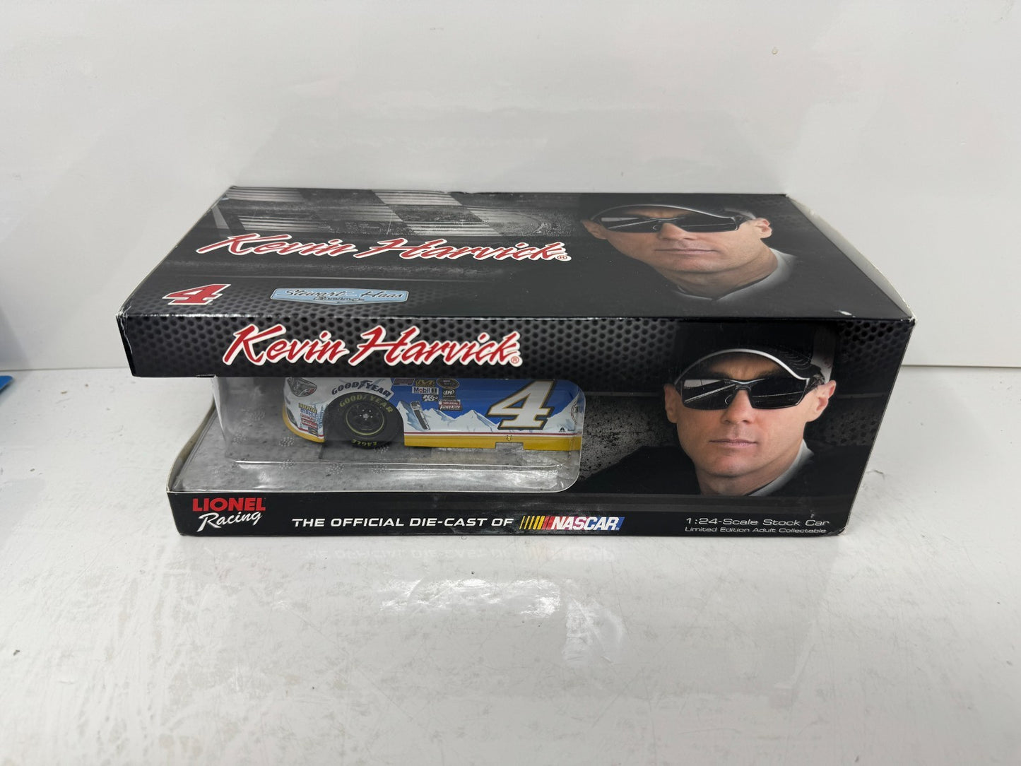 Lionel Racing Nascar #4 Kevin Harvick Busch Beer 2016 Chevy SS 1:24 Diecast