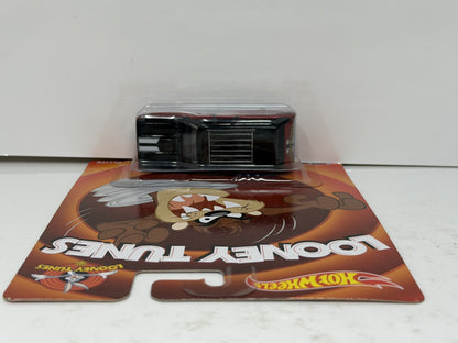 Hot Wheels Looney Tunes 1971 Plymouth Satellite 1:64 Diecast Real Riders