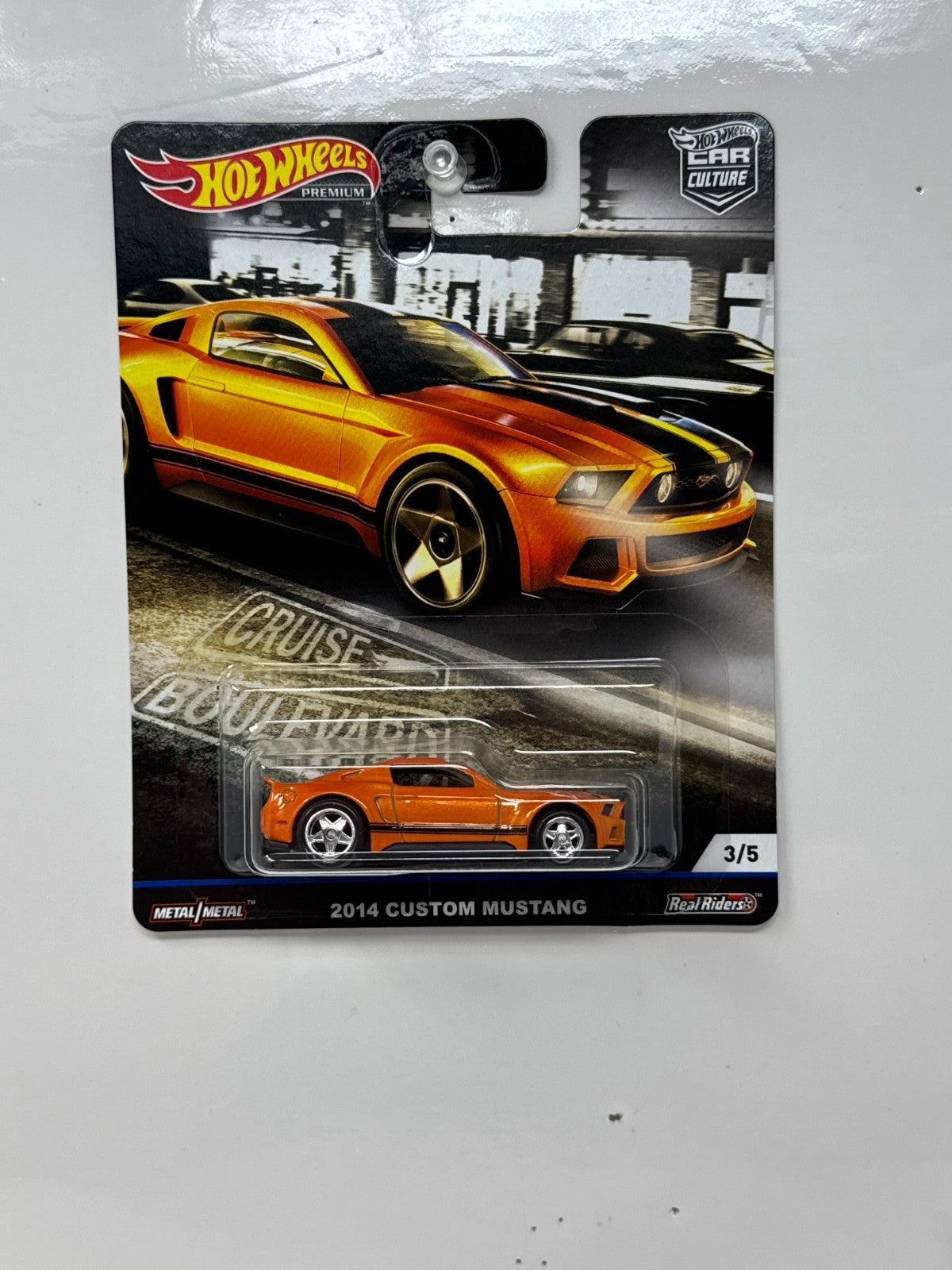 Hot Wheels Premium Cruise Boulevard 2014 Custom Mustang 1:64 Diecast