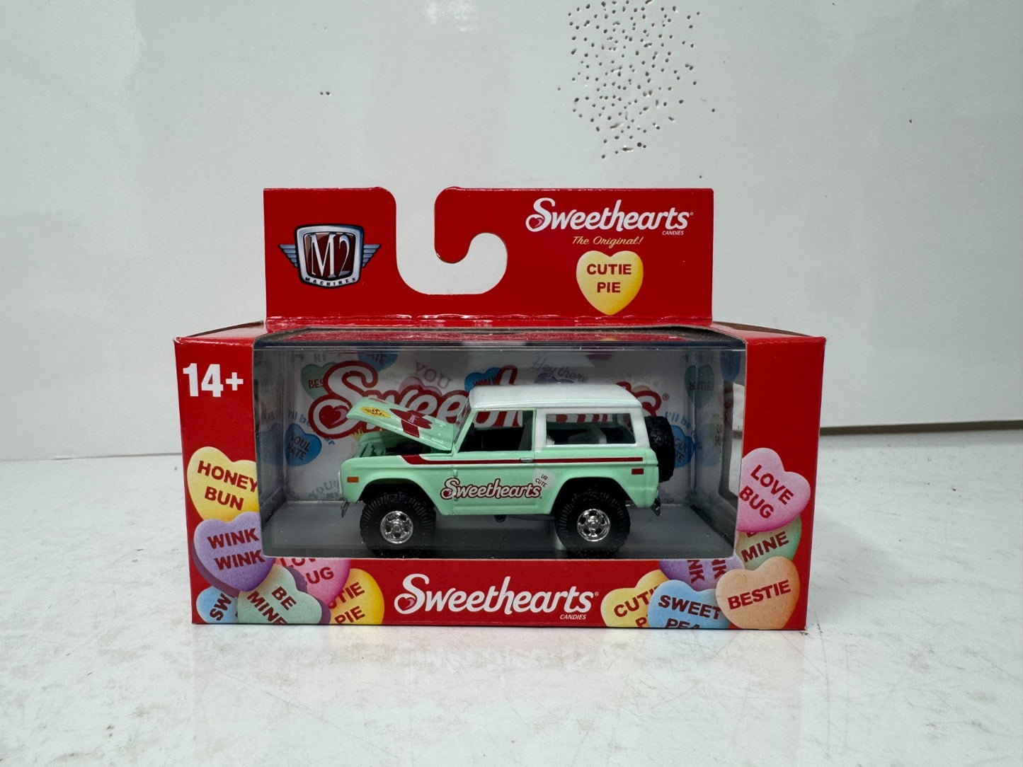 M2 Machines Sweethearts 1976 Ford Bronco 1:64 Diecast